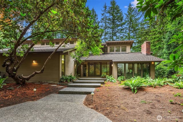 Property photo for 12820 Ne 39th Street, Bellevue