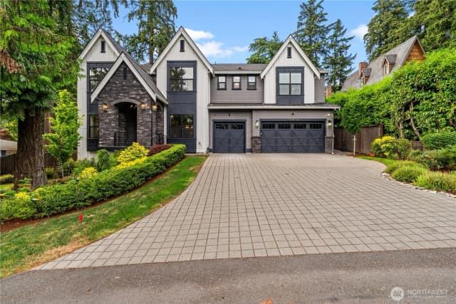 Property photo for 10668 Se 32nd Street, Bellevue