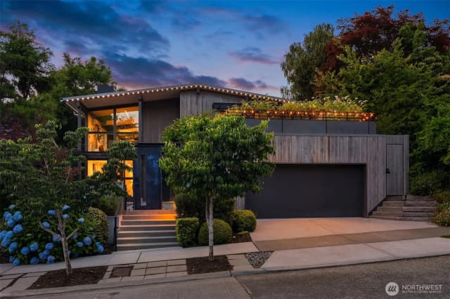 Property photo for 3908 Ne 38th Street, Seattle