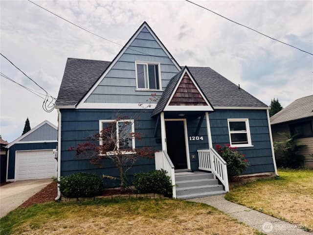 Property photo for 1204 4th Avenue Se, Puyallup
