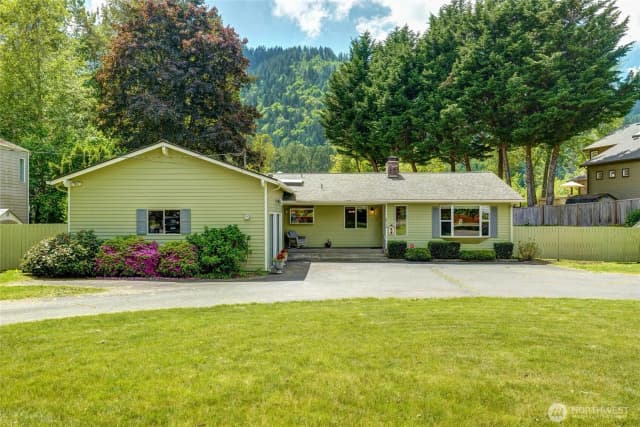 Property photo for 975 Front Street S, Issaquah