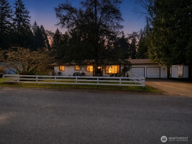 Property photo for 21007 Ne 66th Street, Redmond