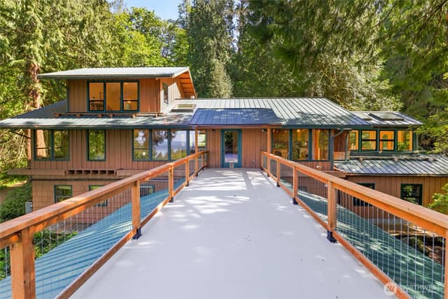 Property photo for 18503 Se 64th Way, Issaquah, WA 98027