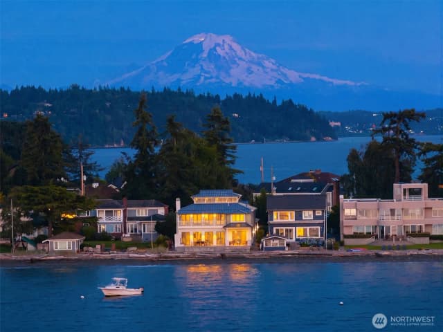 Property photo for 7 Sw Three Tree Point Lane, Burien