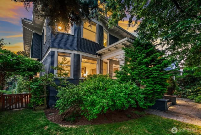 Property photo for 403 18th Avenue E, Seattle