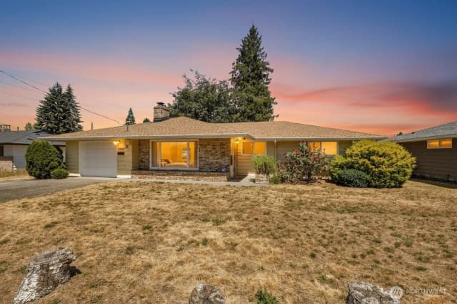Property photo for 1225 21st Street Se, Auburn
