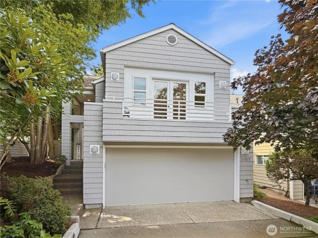 Property photo for 11229 Ne 106th Place, Kirkland, WA 98033