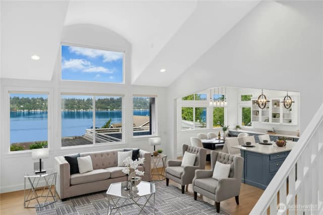 Property photo for 13130 Holmes Point Drive Ne, Kirkland