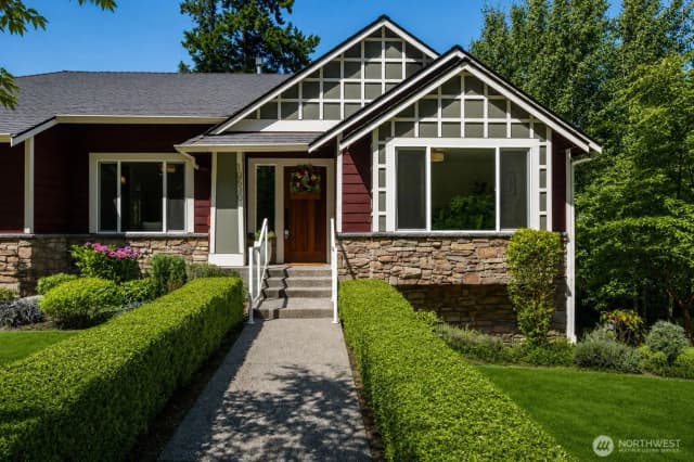 Property photo for 10530 Ne 119th Place, Kirkland, WA 98034