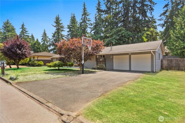 Property photo for 10301 Ne 136th Place Ne, Kirkland