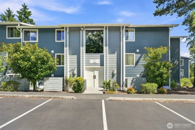 Property photo for 4641 W Lake Sammamish Parkway Se #f305, Issaquah