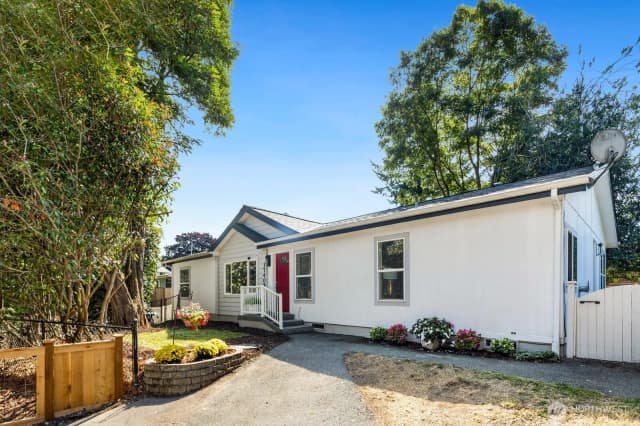 Property photo for 17404 10th Avenue Ne #17408, Shoreline