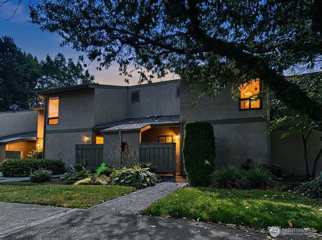 Property photo for 10011 Ne 138th Place #a5, Kirkland