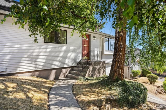 Property photo for 2424 E Mercer Street, Seattle