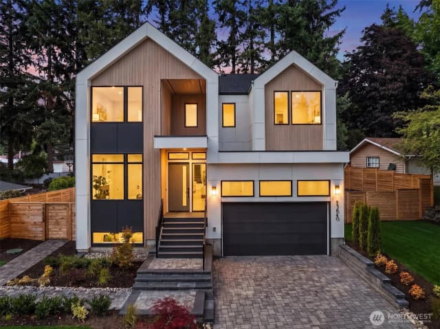 Property photo for 15640 Ne 1st Place, Bellevue