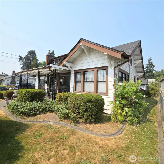 Property photo for 723 5th Avenue Nw, Puyallup