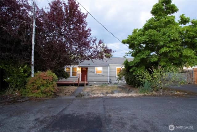Property photo for 11634 25th Avenue S, Seattle