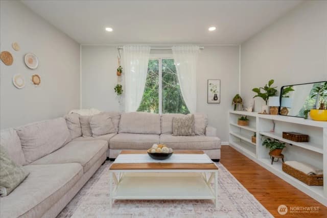 Property photo for 10410 Holly Drive #e, Everett