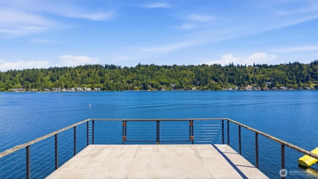 Property photo for 2618 W Lake Sammamish Parkway Ne, Redmond