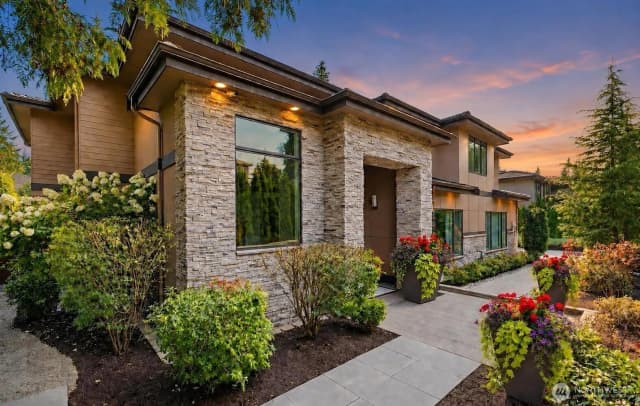Property photo for 10425 Ne 15th Street, Bellevue