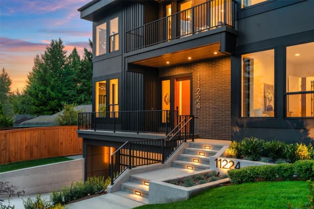 Property photo for 11224 Ne 91st Street, Kirkland, WA 98033