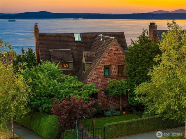 Property photo for 2301 Rosemont Place W, Seattle