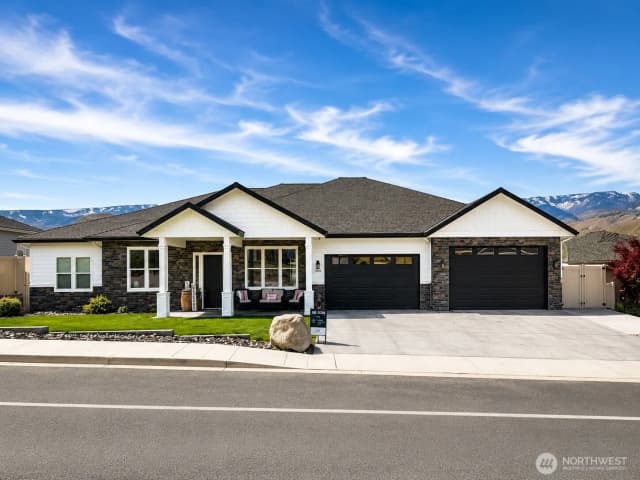 Property photo for 2858 Se Falcon View Drive, East Wenatchee