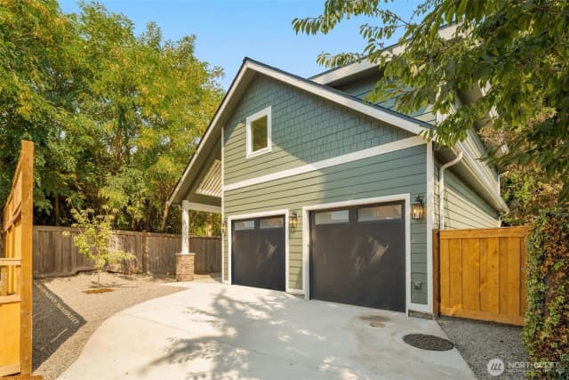 Property photo for 10530 Ashworth Avenue N #b, Seattle