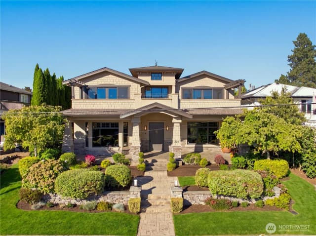 Property photo for 328 10th Avenue W, Kirkland, WA 98033