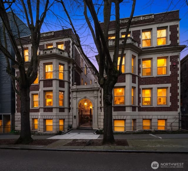 Property photo for 129 Warren Avenue N #g, Seattle
