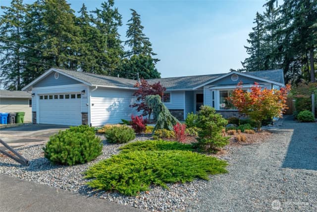 Property photo for 1925 Ne 8th Avenue, Oak Harbor