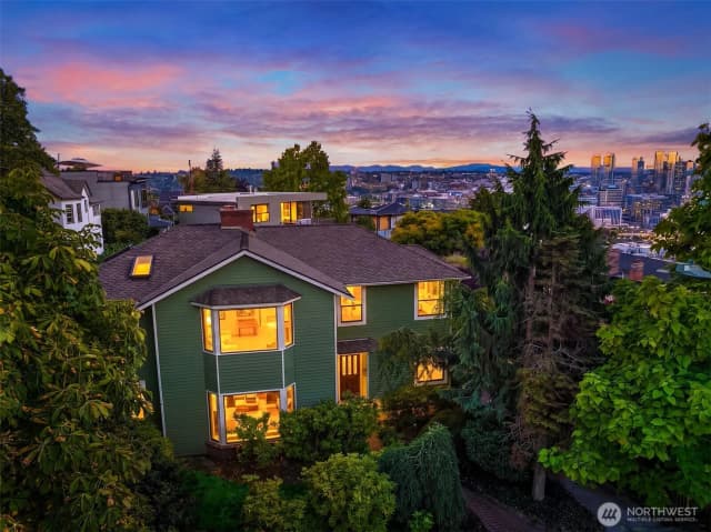 Property photo for 1114 2nd Avenue N, Seattle