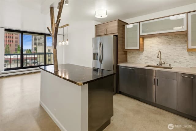 Property photo for 2100 3rd Avenue #602, Seattle