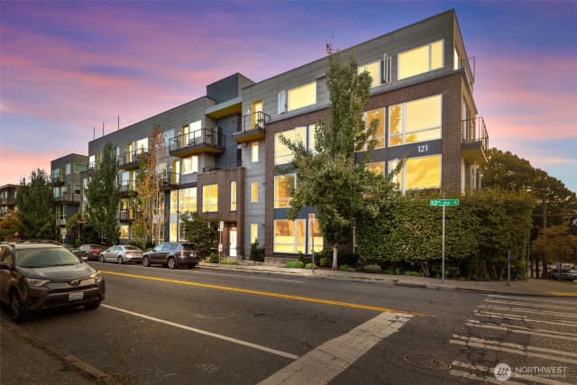 Property photo for 121 12th Avenue E #506, Seattle