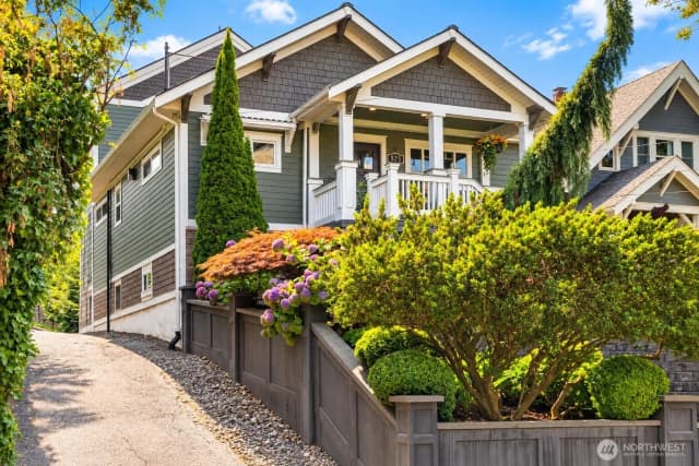 Property photo for 825 Ne 75th Street, Seattle