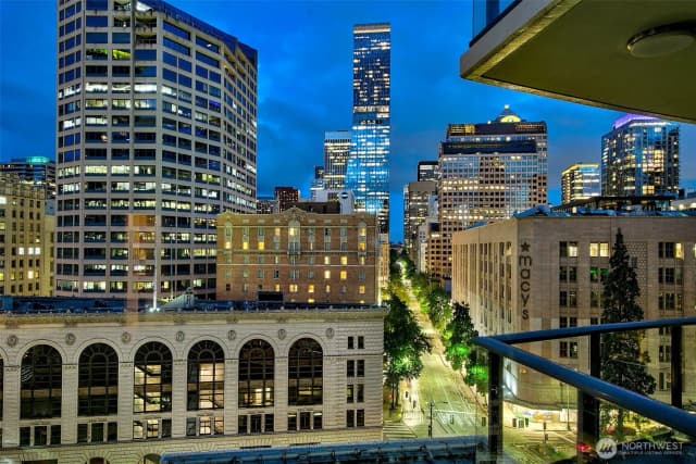 Property photo for 1920 4th Avenue #908, Seattle