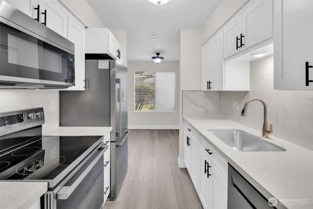 Property photo for 12520 Ne 145th Terrace #e33, Kirkland