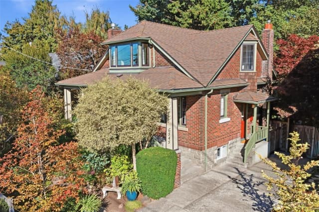 Property photo for 6545 Fauntleroy Way Sw, Seattle