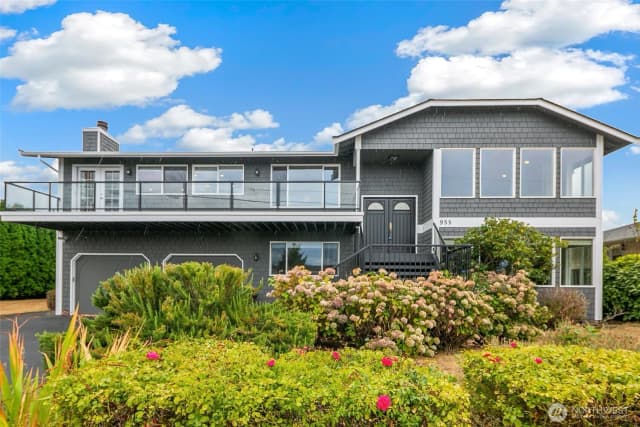Property photo for 955 2nd Street, Mukilteo