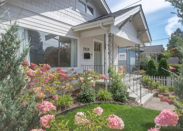 Property photo for 3820 Burke Avenue N, Seattle
