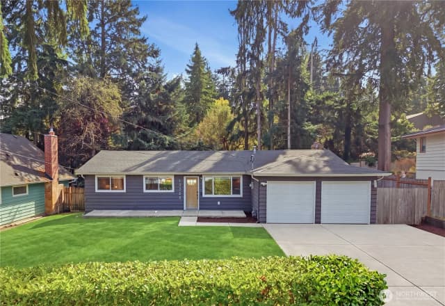 Property photo for 13725 Ne 70th Place, Redmond