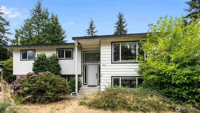 Property photo for 8618 Ne 137th Street, Kirkland