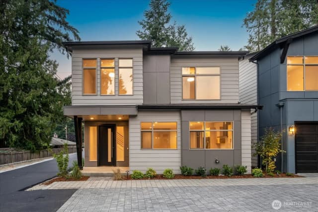Property photo for 12319 Ne 70th Lane, Kirkland
