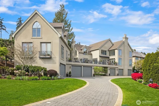 Property photo for 8496 Ne Woodland Cove Drive, Kirkland