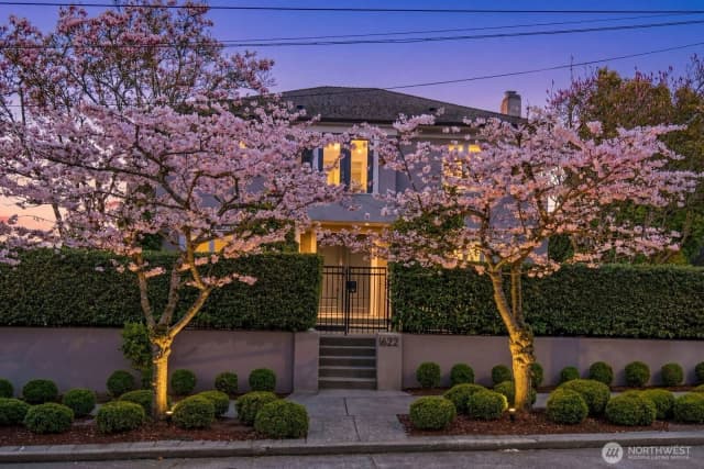 Property photo for 1622 5th Avenue N, Seattle