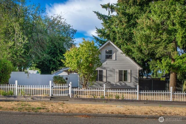 Property photo for 821 E 60th Street, Tacoma