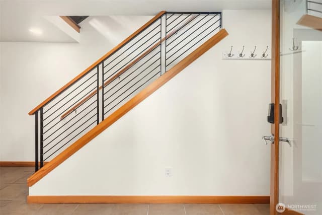 Property photo for 2423 Ne 75th Street, Seattle