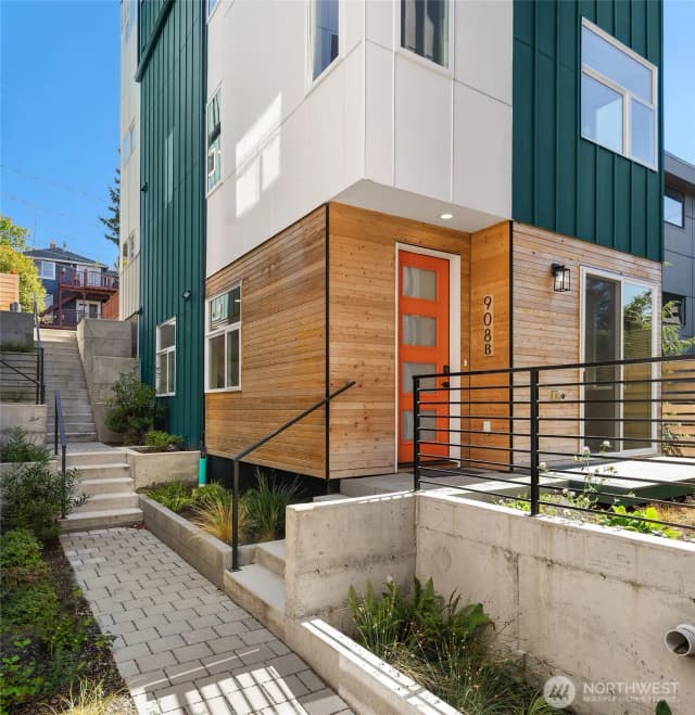 Property photo for 908 15th Avenue #b, Seattle