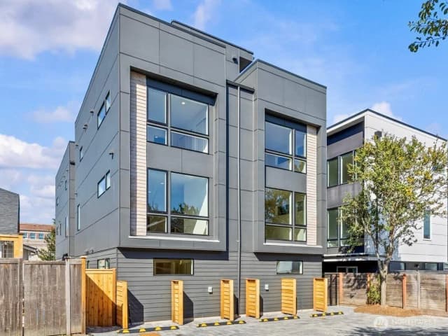 Property photo for 4328 Woodlawn Avenue N #a, Seattle