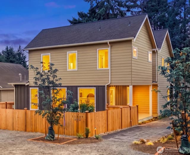Property photo for 11737 40th Avenue Ne #a, Seattle